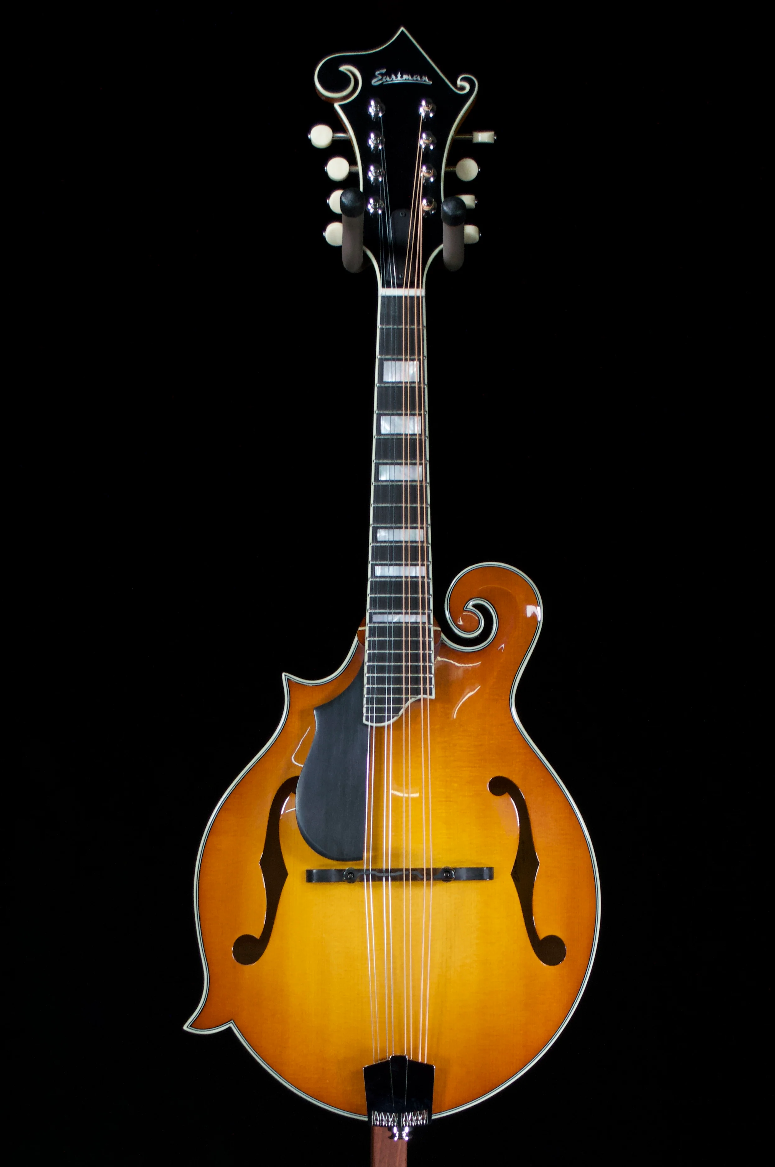 ✅ Eastman MD 615-e solid wood electric mandolin Left Handed - Image 2