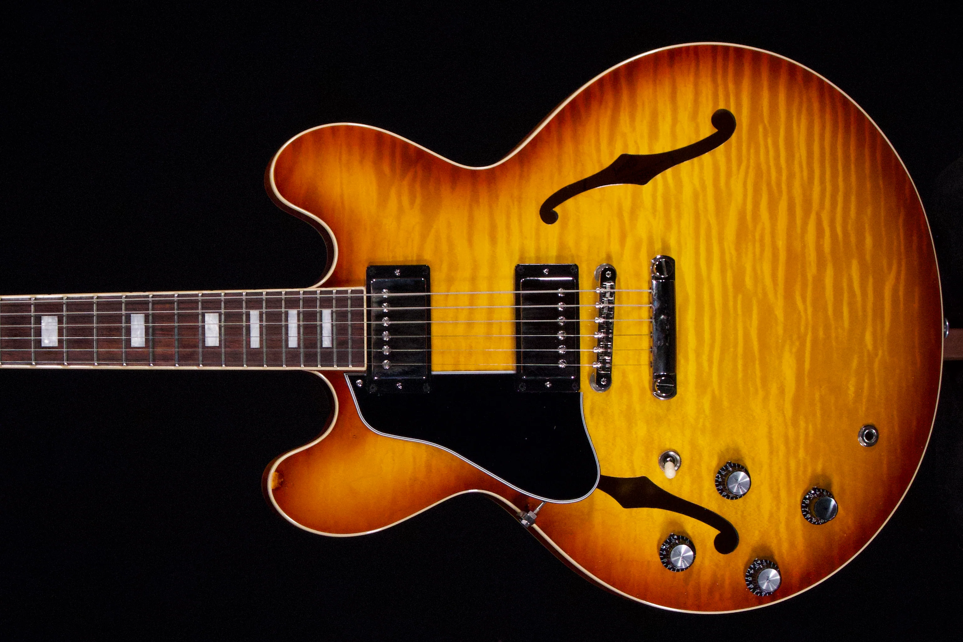 Gibson ES 335 Figured top. Left -Handed. Finish Flaw