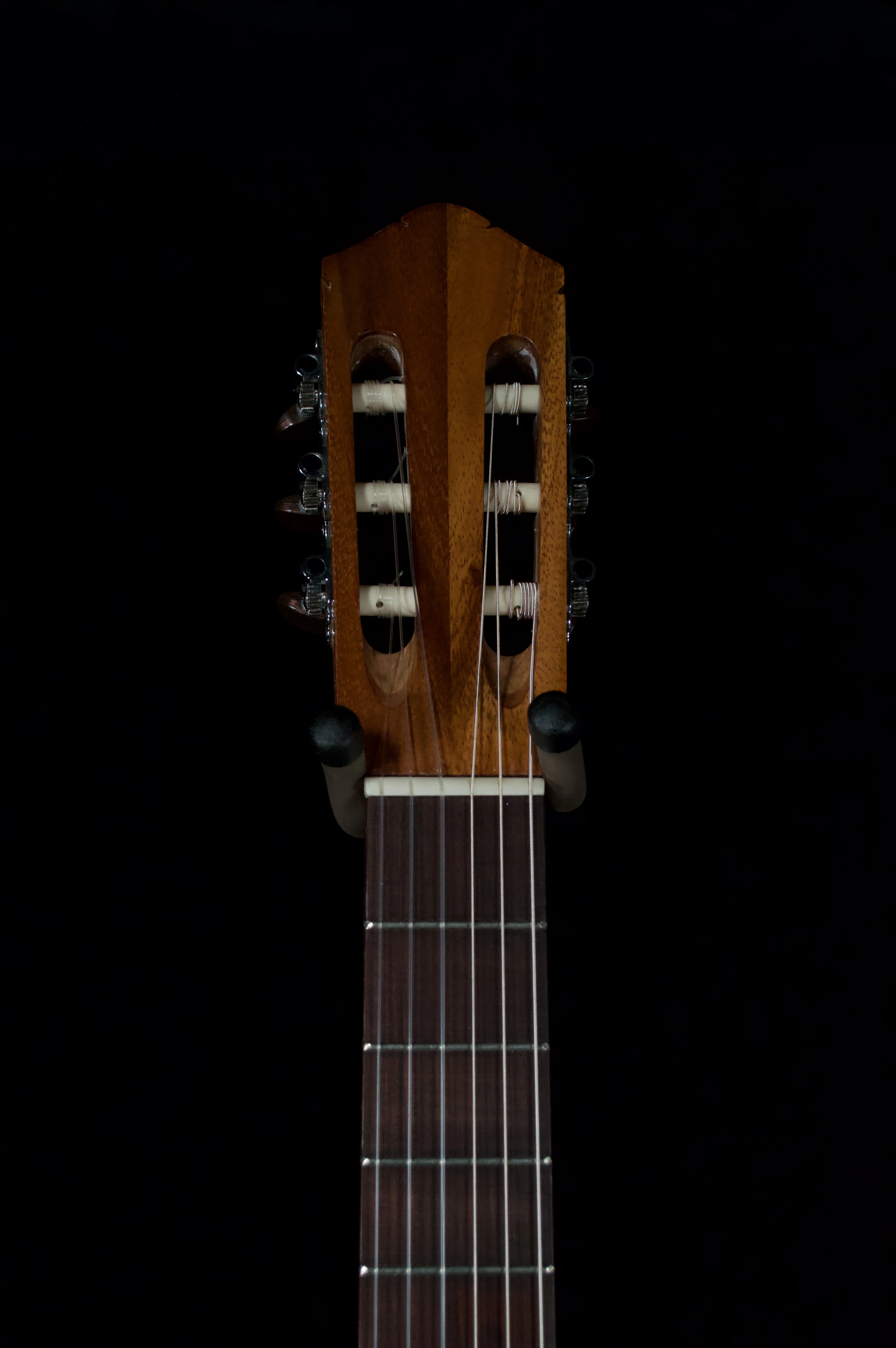 ✅ Gonzalez Left Handed Solid Wood Classical Walnut - Image 4