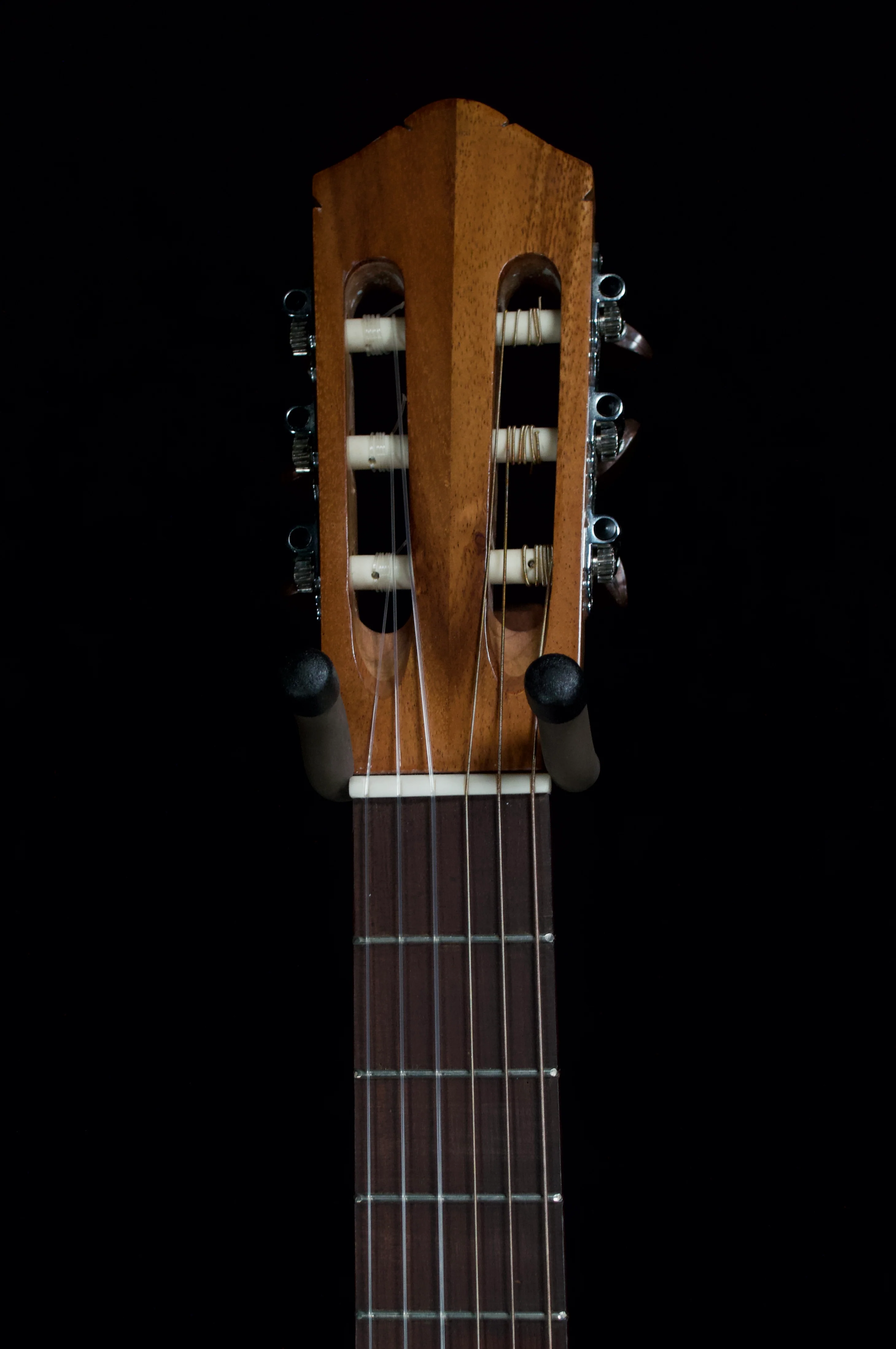 ✅ Gonzalez Lefty Classical Acoustic Guitar. Used - Image 4