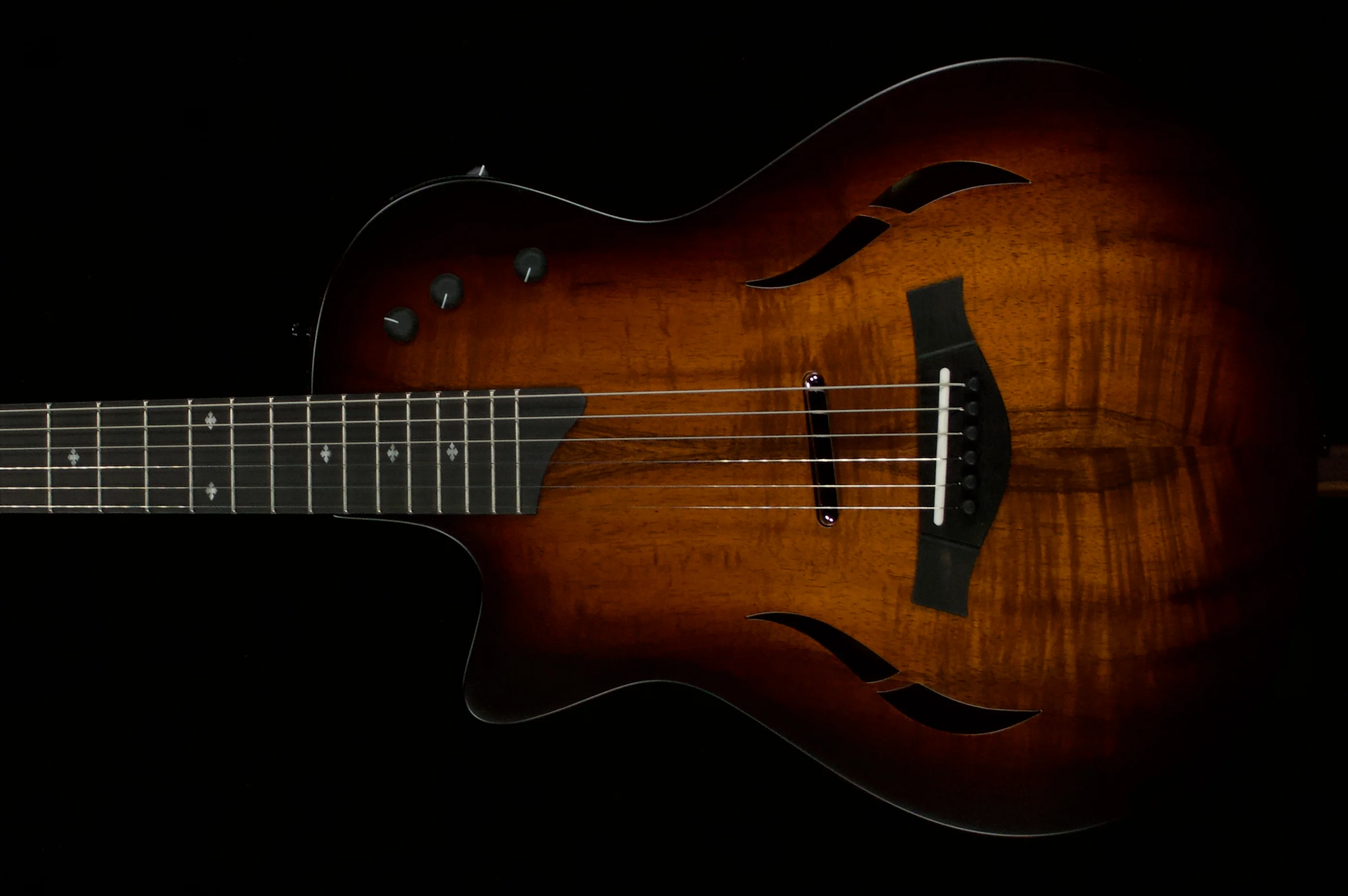 ✅ Taylor T5z Koa Classic Left-handed Thinline Guitar