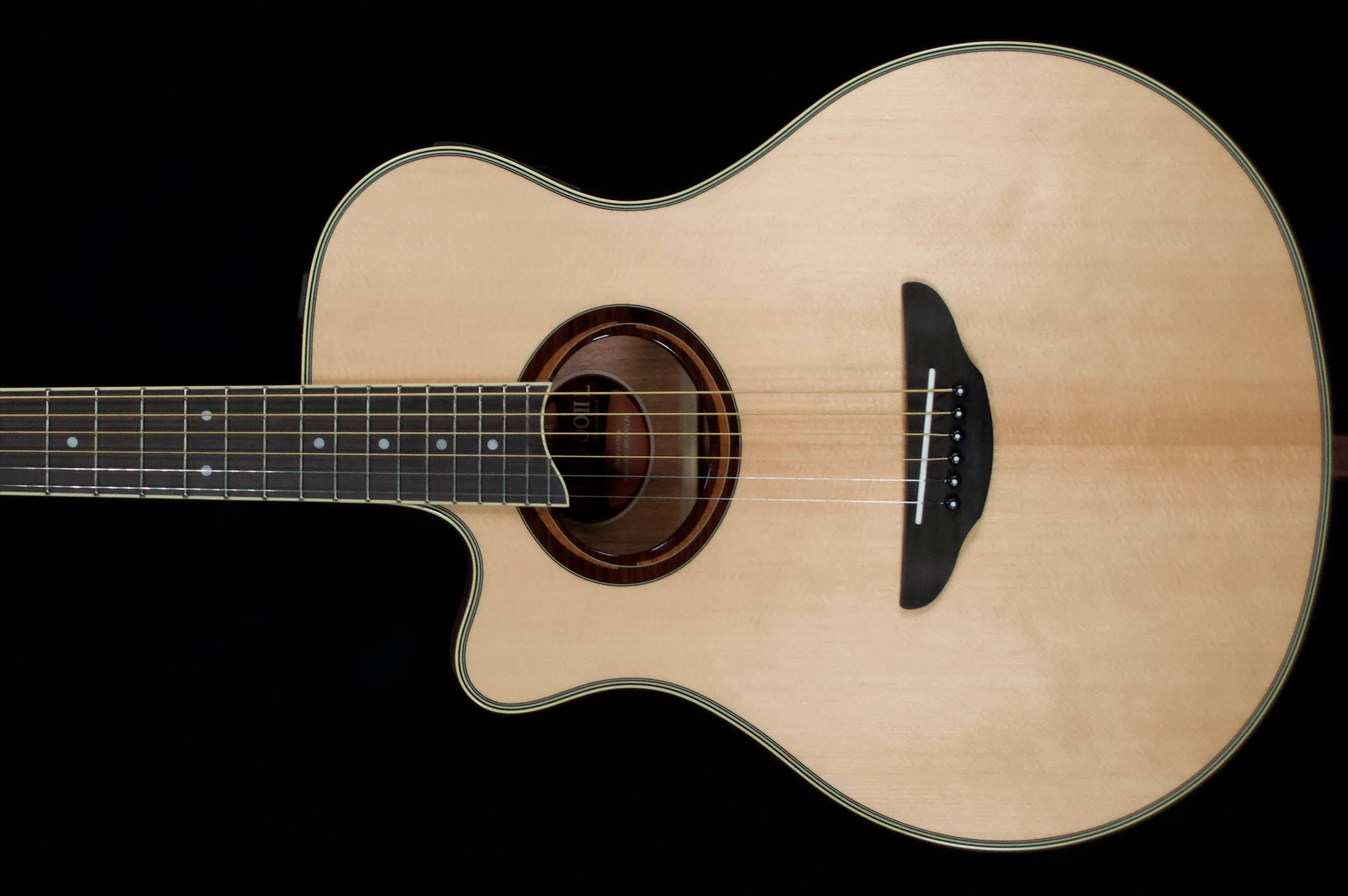 ✅ Yamaha APX 700L Left-handed